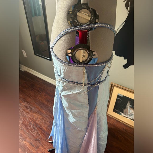 Well Loved Belly Dance Costume. 32 C cup and 41 inch Hip. - Picture 7 of 9